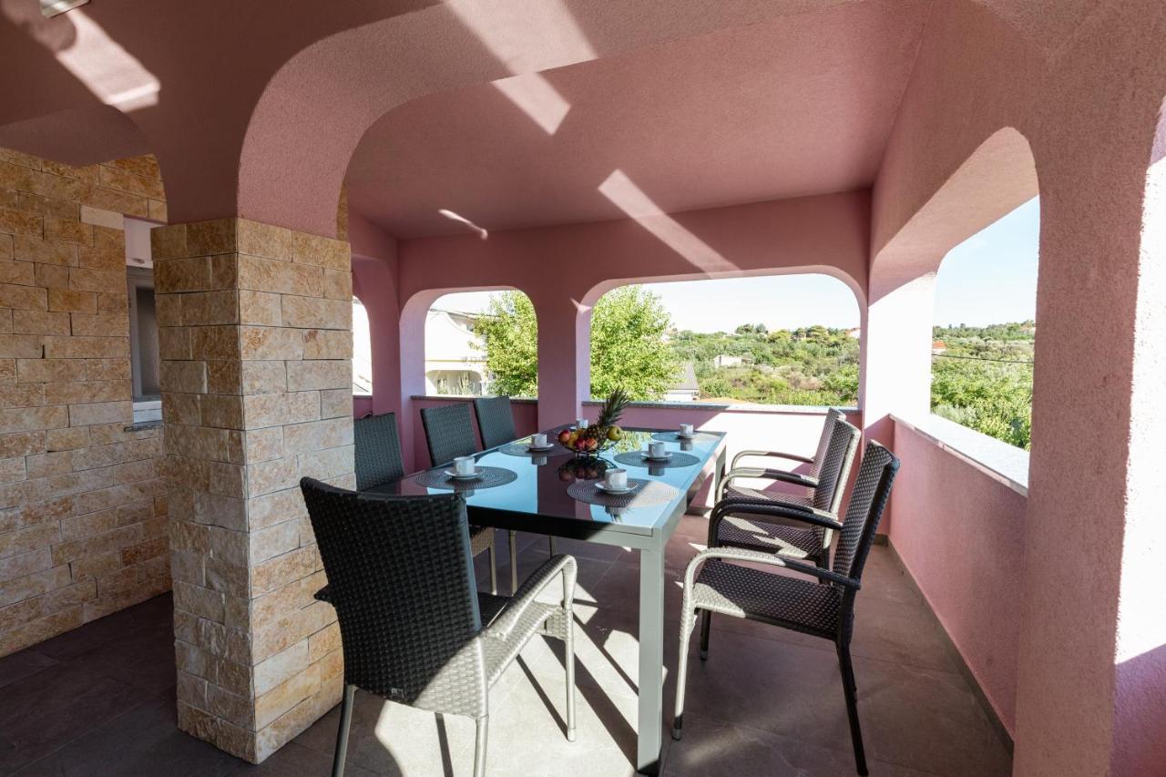 Apartman Laura Vir Exterior foto