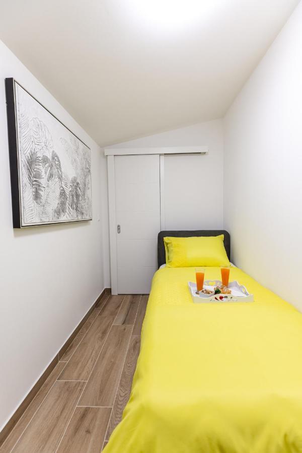Apartman Laura Vir Exterior foto